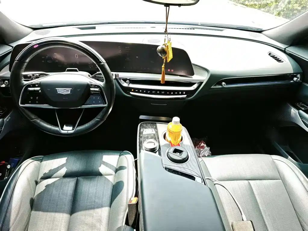 Cadillac Lyriq — миниатюра 13