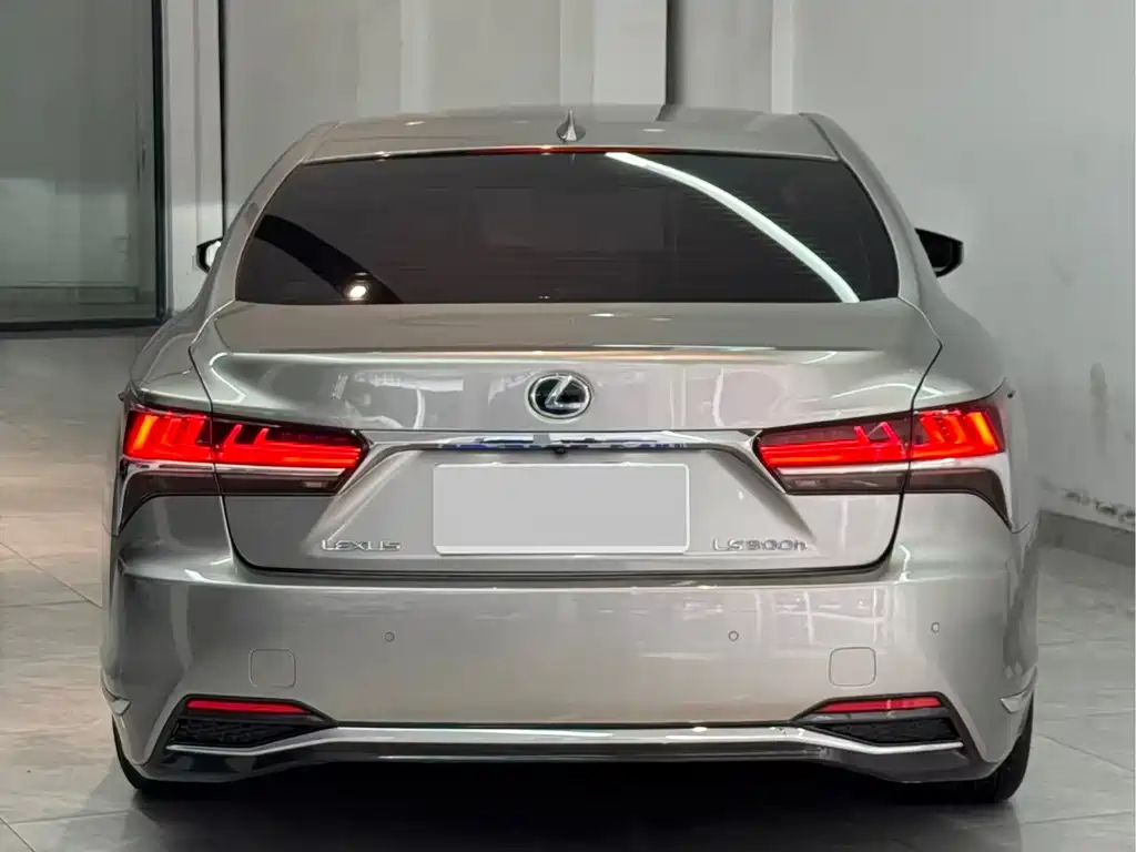 Lexus LS — миниатюра 8
