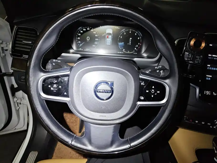 Volvo XC90 — миниатюра 15