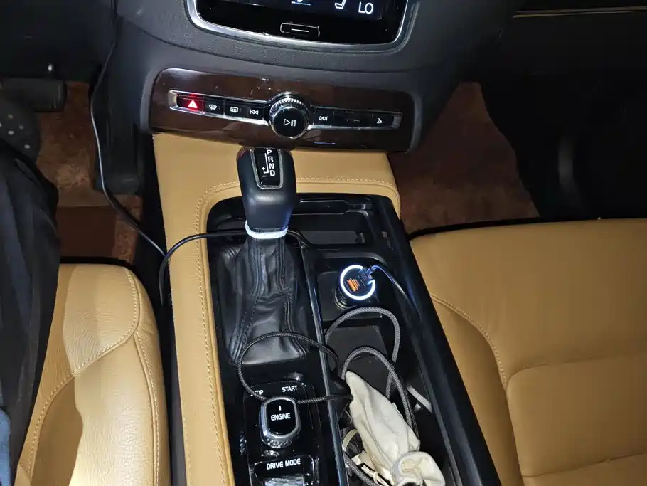 Volvo XC90 — миниатюра 16