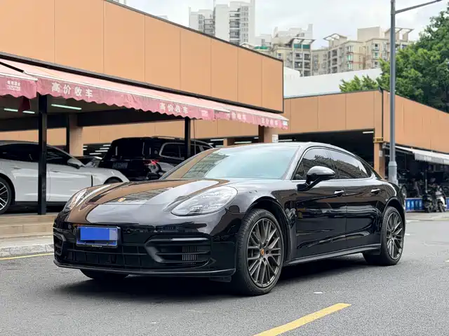 PORSCHE PANAMERA