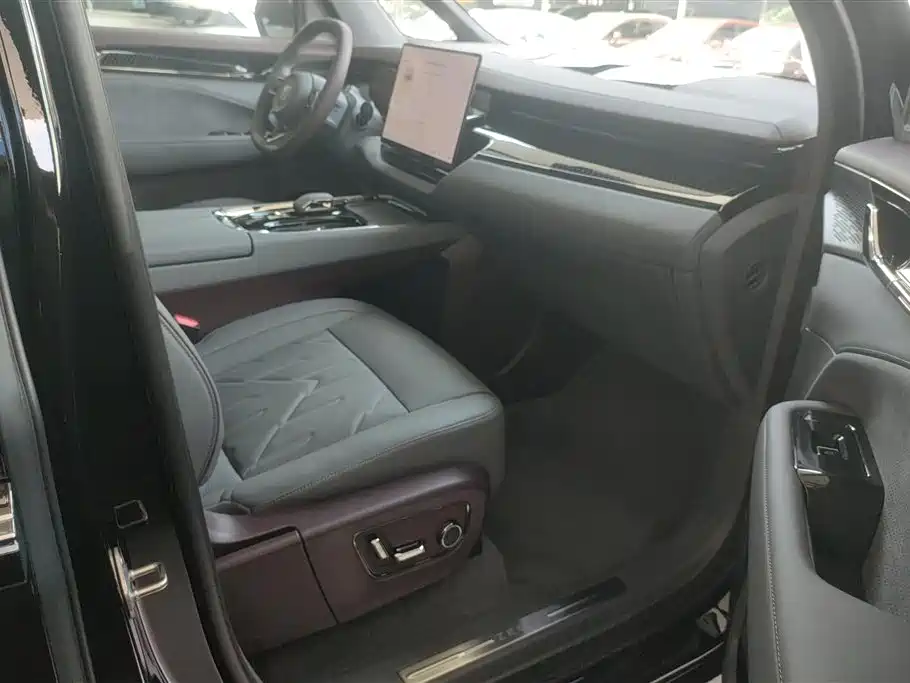 Zeekr 009 2024 мест 108kWh