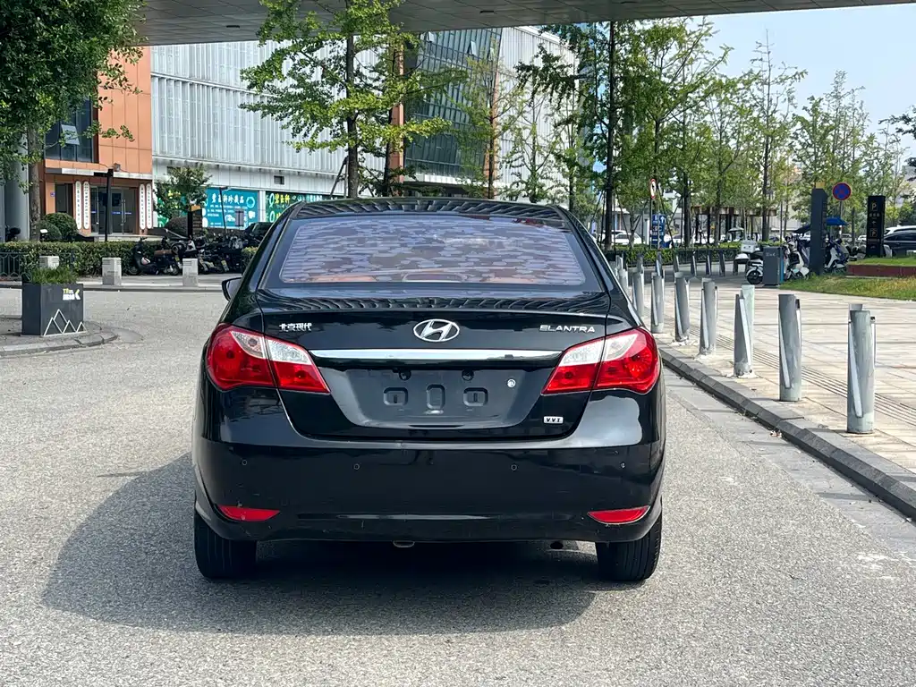 Hyundai Elantra — миниатюра 6