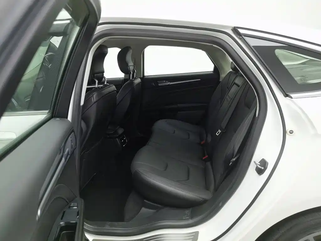 Ford Mondeo — миниатюра 15