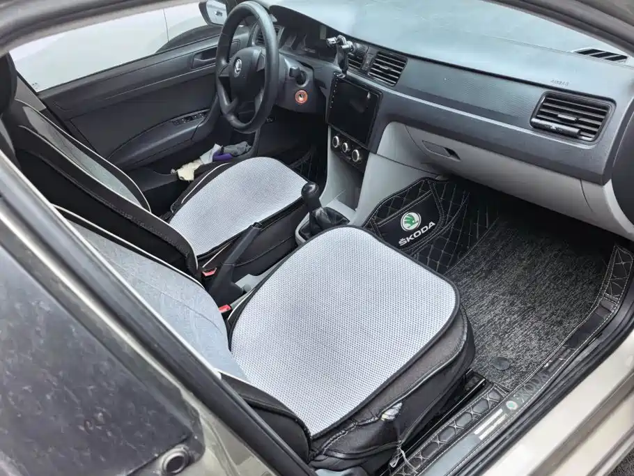 Skoda Rapid — миниатюра 8