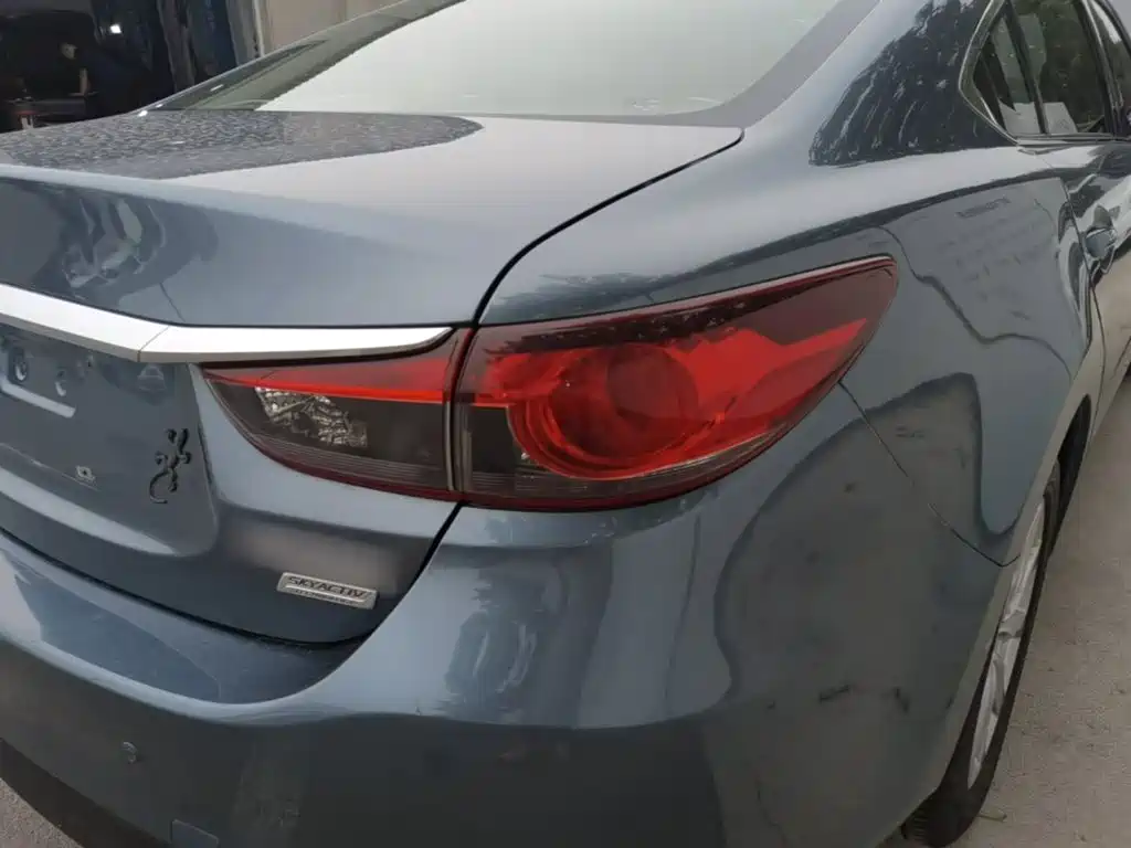 Mazda Atenza 2015 2.0L Luxury