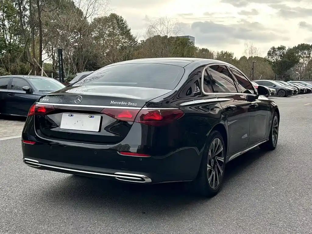 Mercedes-Benz E-Class — миниатюра 16