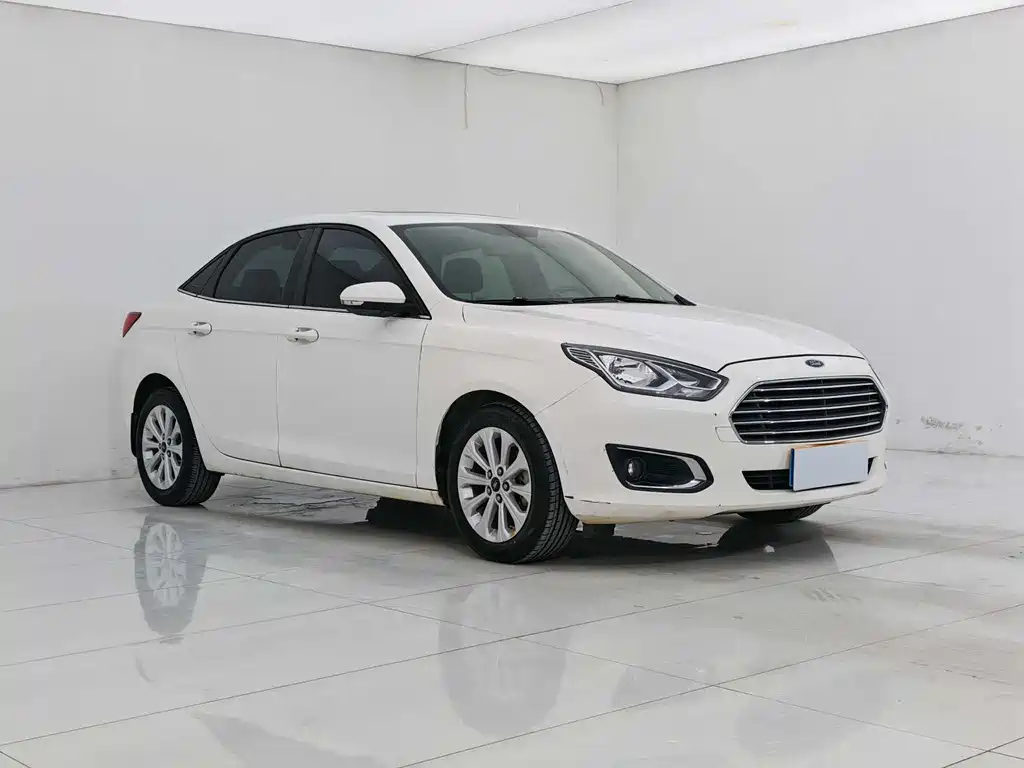 Ford Escort 2015 1.5L AT Fashion