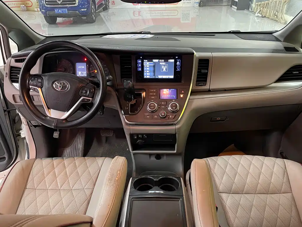 TOYOTA SIENNA