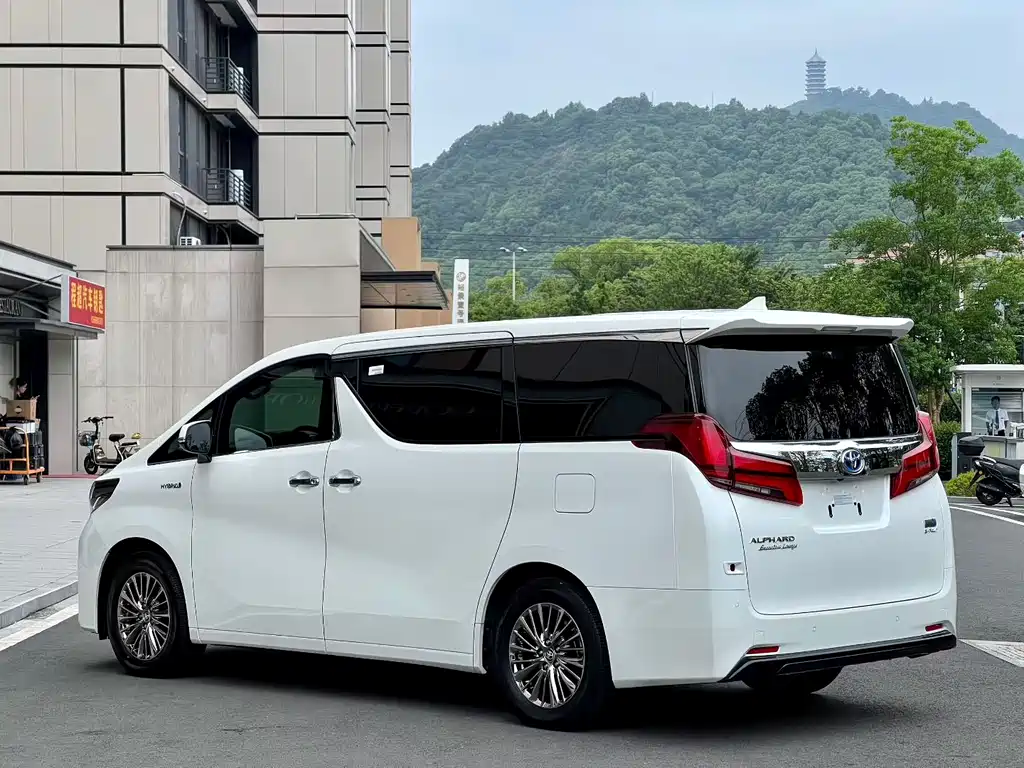 Toyota Alphard 2021 2.5L Luxury
