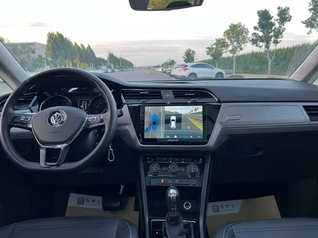 Volkswagen Touran — миниатюра 7