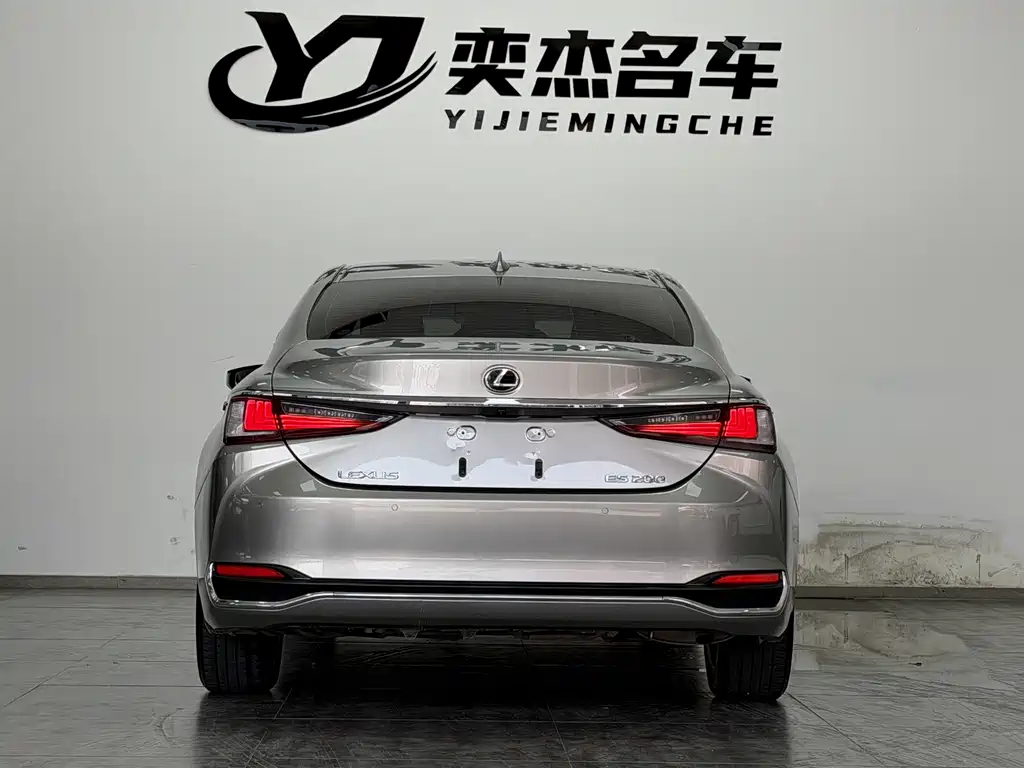 Lexus ES 2022 200