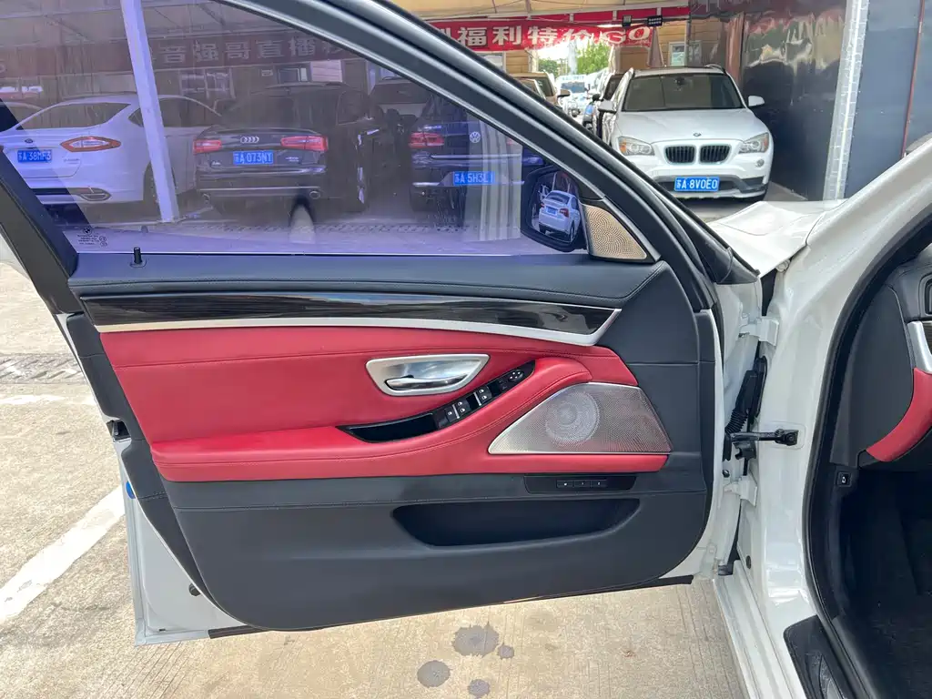 BMW 5 Series — миниатюра 5