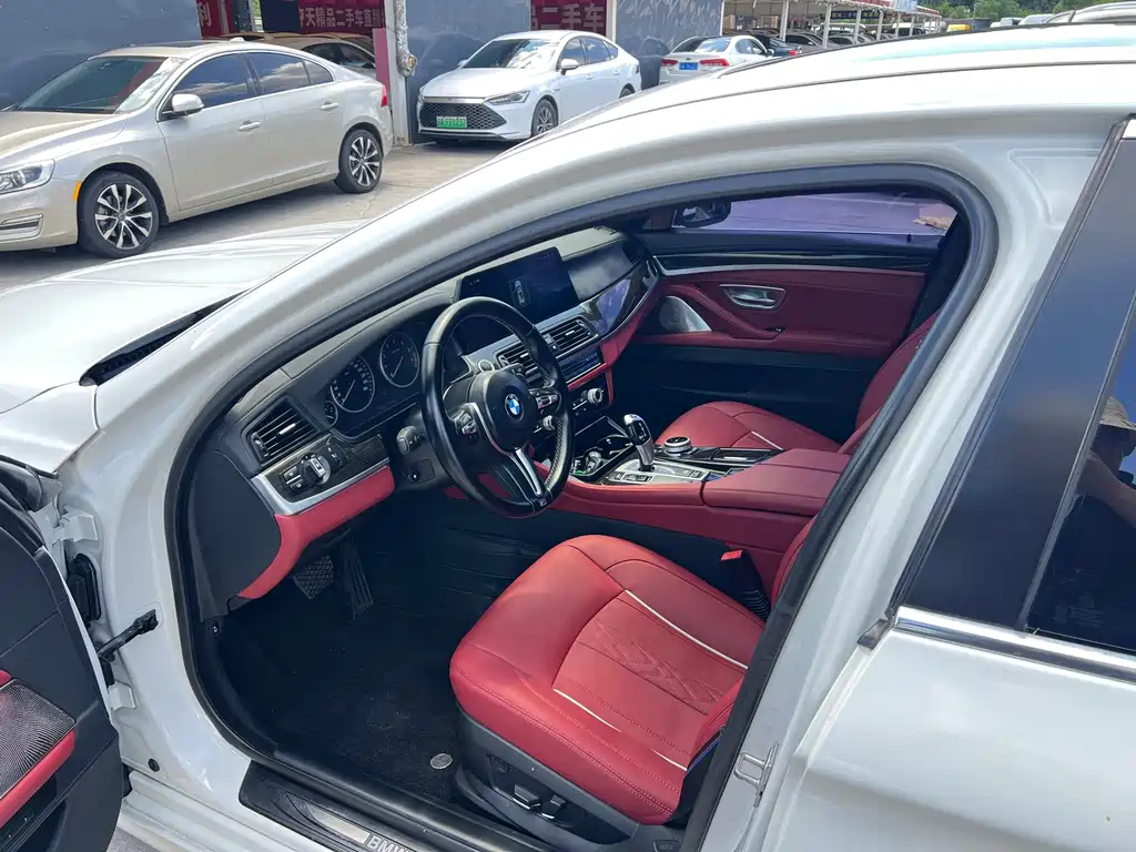 BMW 5 Series — миниатюра 9