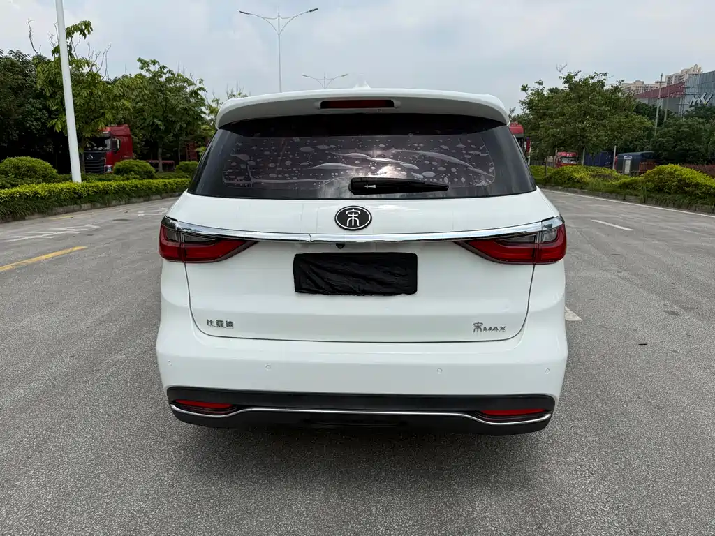 BYD MAX — миниатюра 5