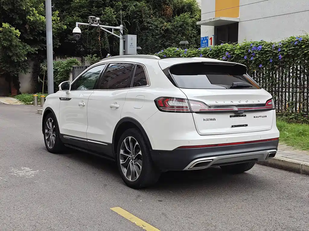 Lincoln Nautilus 2021 2.0T