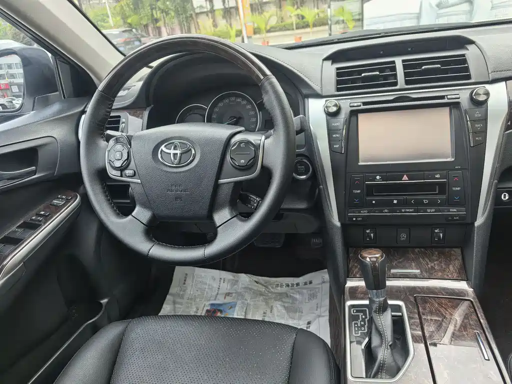 TOYOTA CAMRY