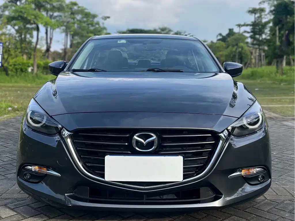 Mazda Mazda3 3 2019 2.0L AT Luxury V
