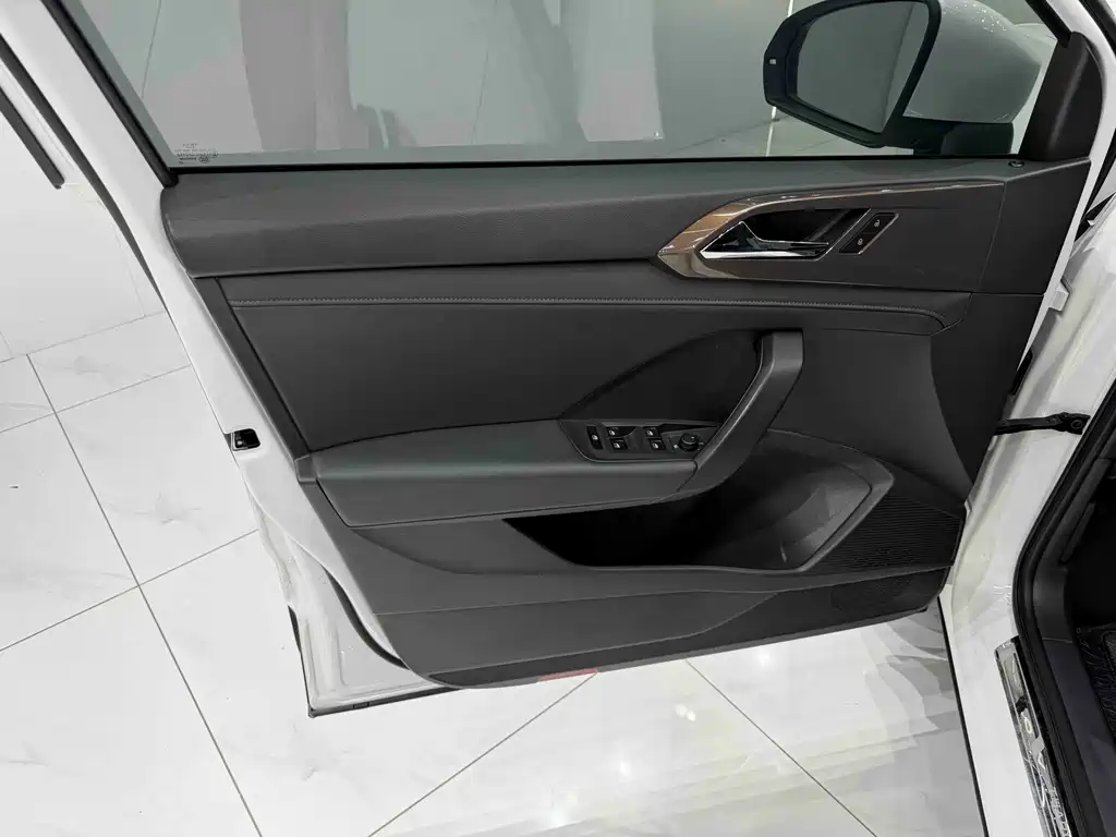Volkswagen Tharu 2022 280TSI Luxury