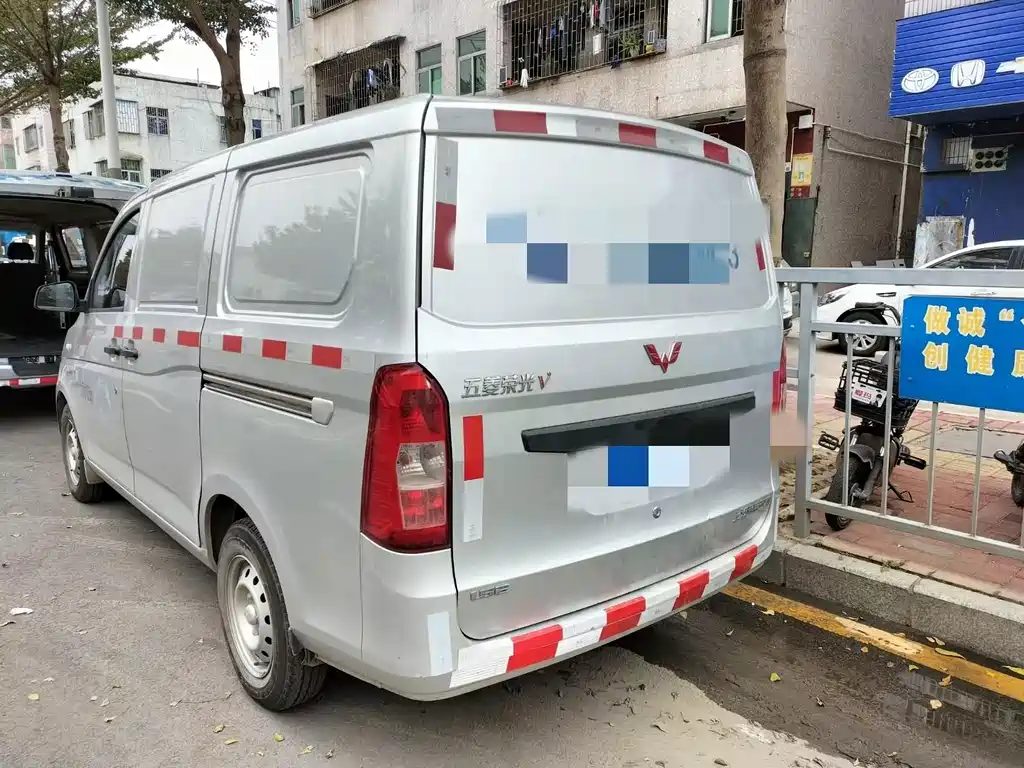 Wuling Rongguang V — миниатюра 6