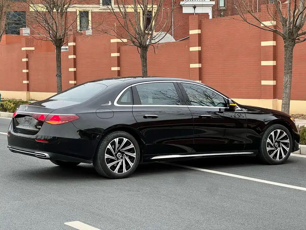 Mercedes-Benz E-Class — миниатюра 7