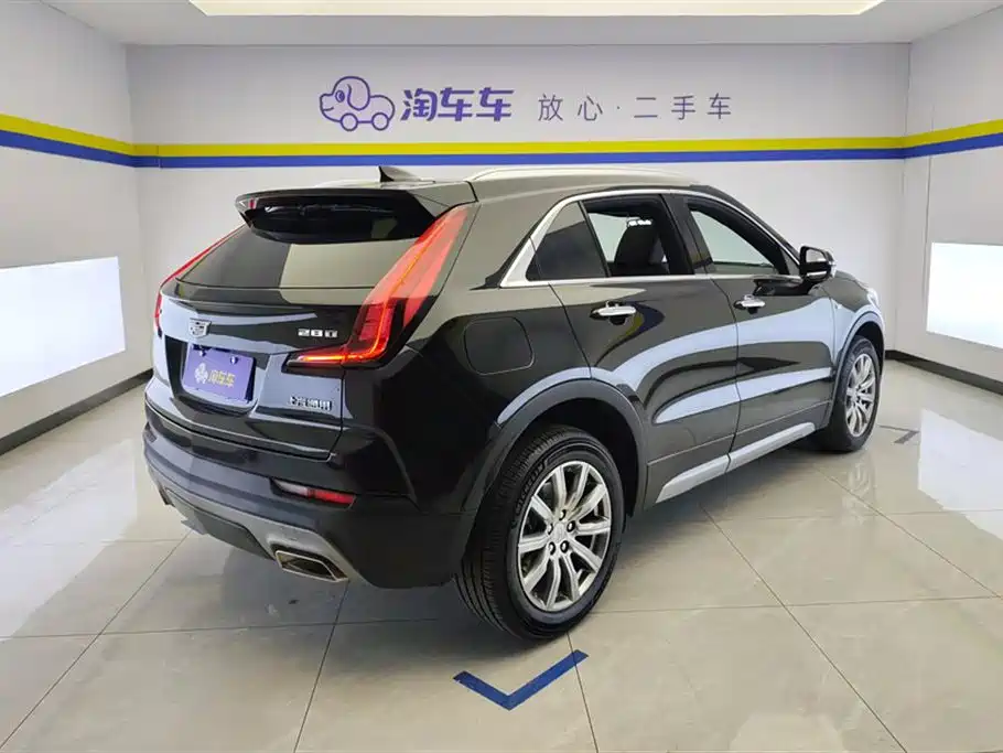 CADILLAC XT4