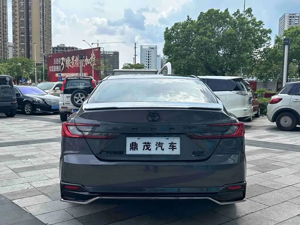Toyota Camry 2025 2.0HXS