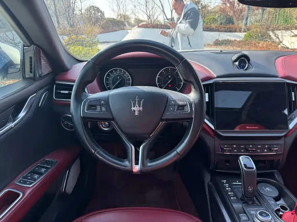MASERATI GHIBLI
