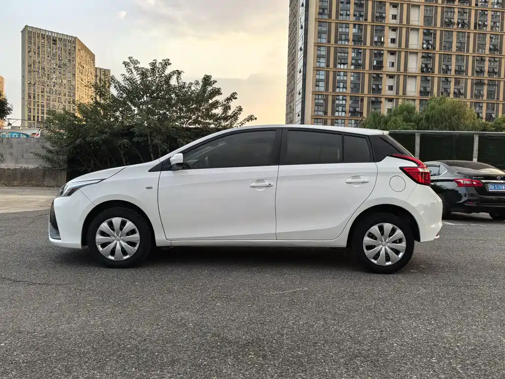 Toyota Yaris L — миниатюра 4