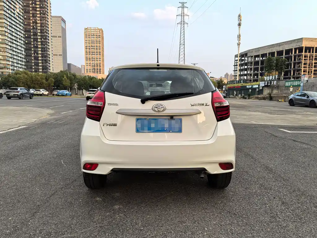 Toyota Yaris L — миниатюра 5