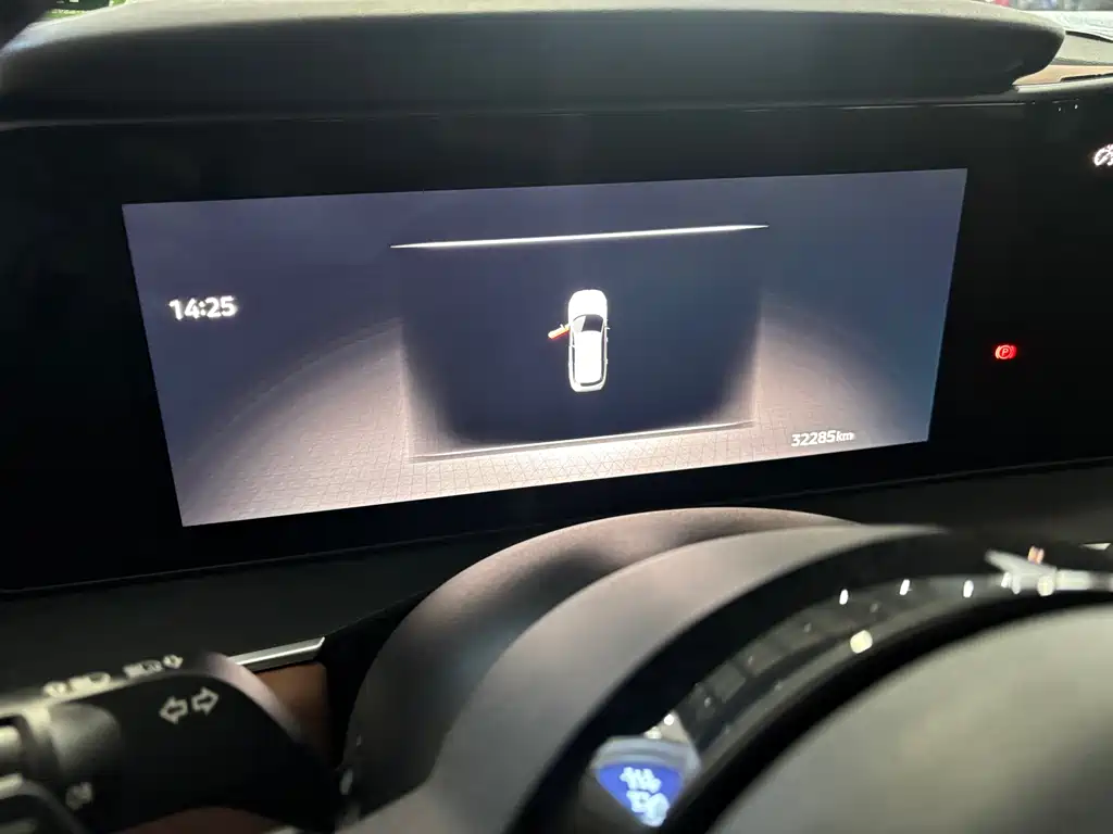 NISSAN EXPLORING THE LAND