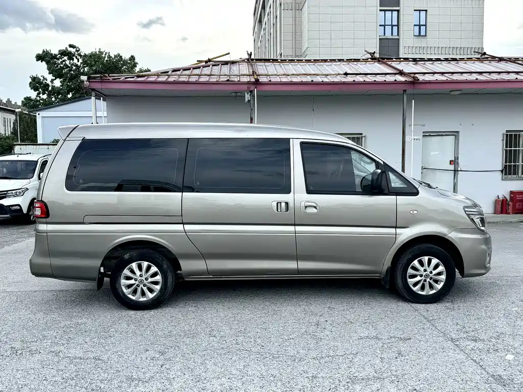 Forthing Lingzhi M5L 1.6L 7 seats Luxury Type, фото 8
