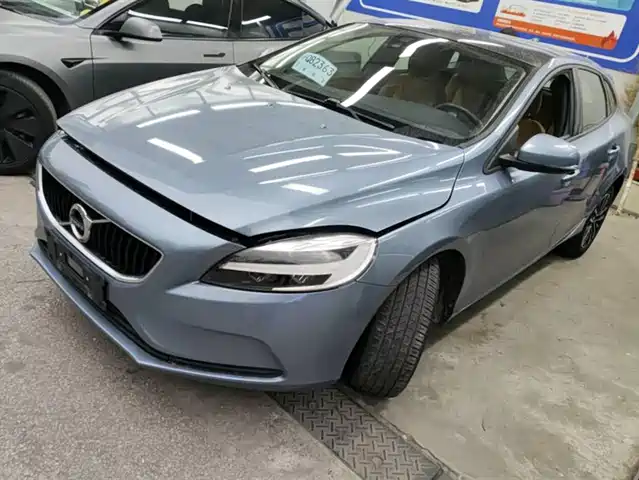 volvo v40