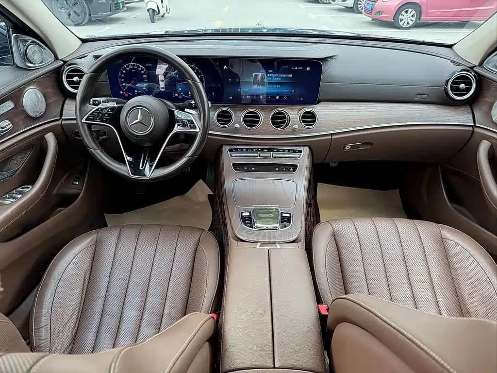 Mercedes-Benz E-Class — миниатюра 16