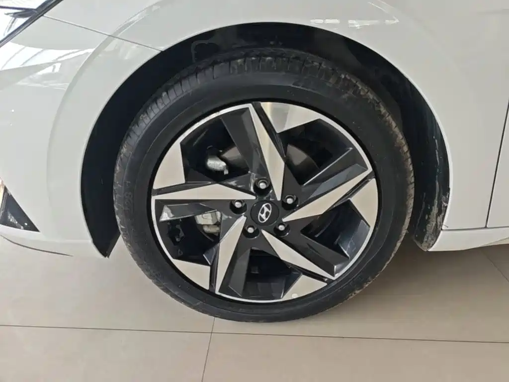 Hyundai Elantra — миниатюра 23