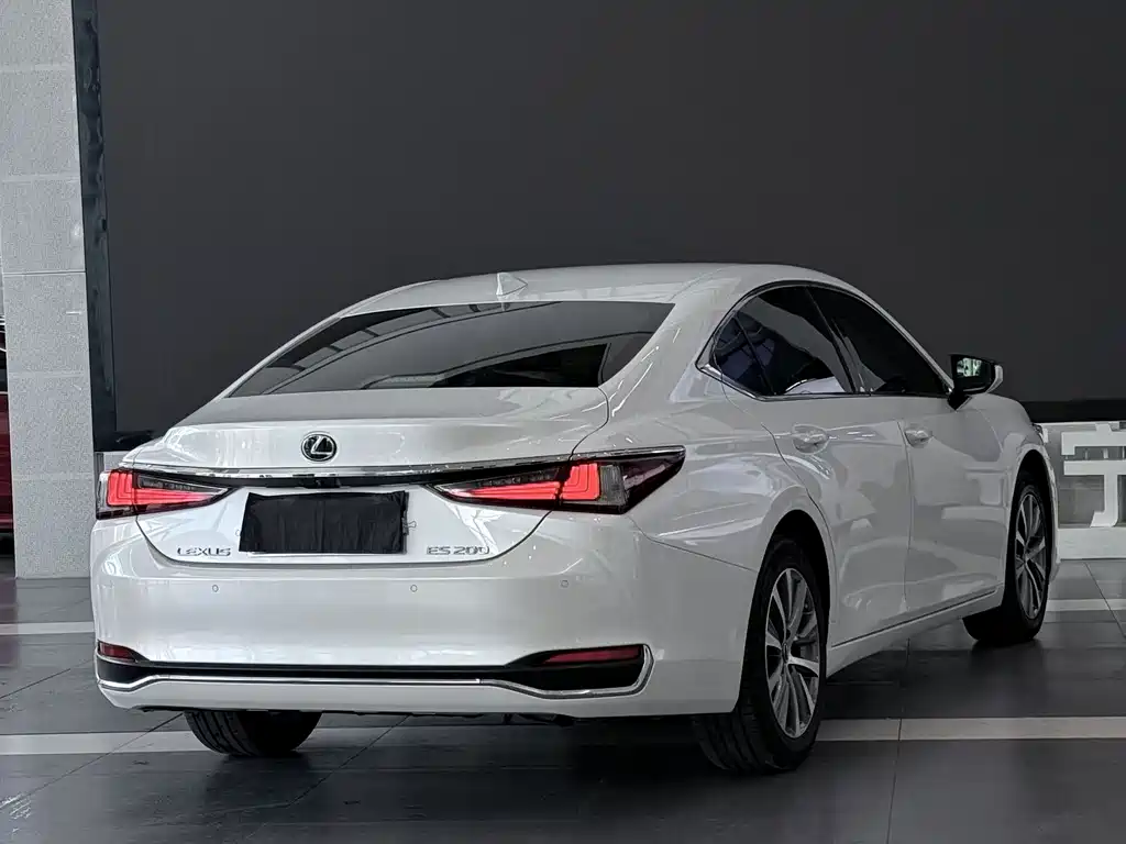 Lexus ES — миниатюра 3