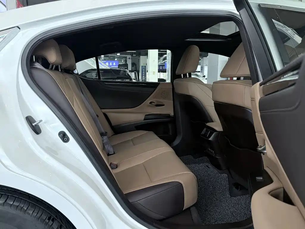 Lexus ES — миниатюра 8