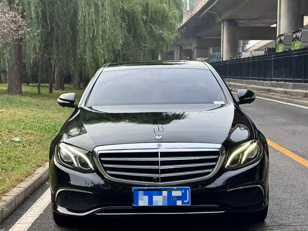 Mercedes-Benz E-Class — миниатюра 2
