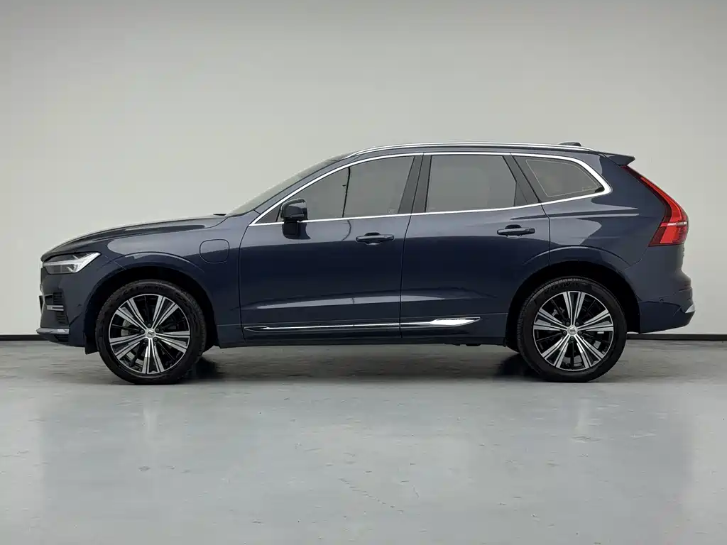 Volvo XC60 PHEV — миниатюра 17