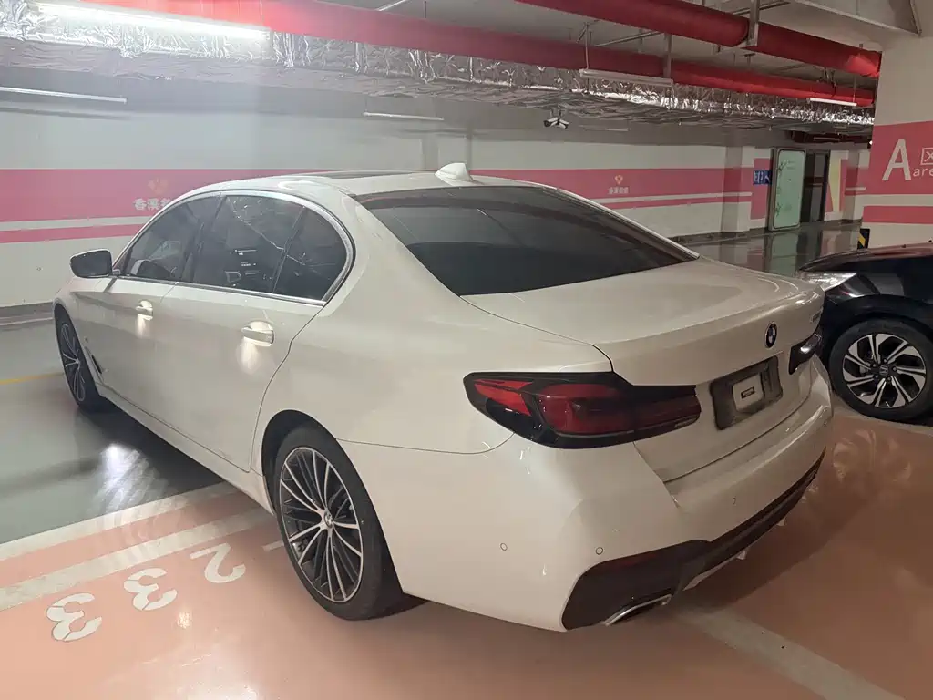 BMW 5 Series — миниатюра 5