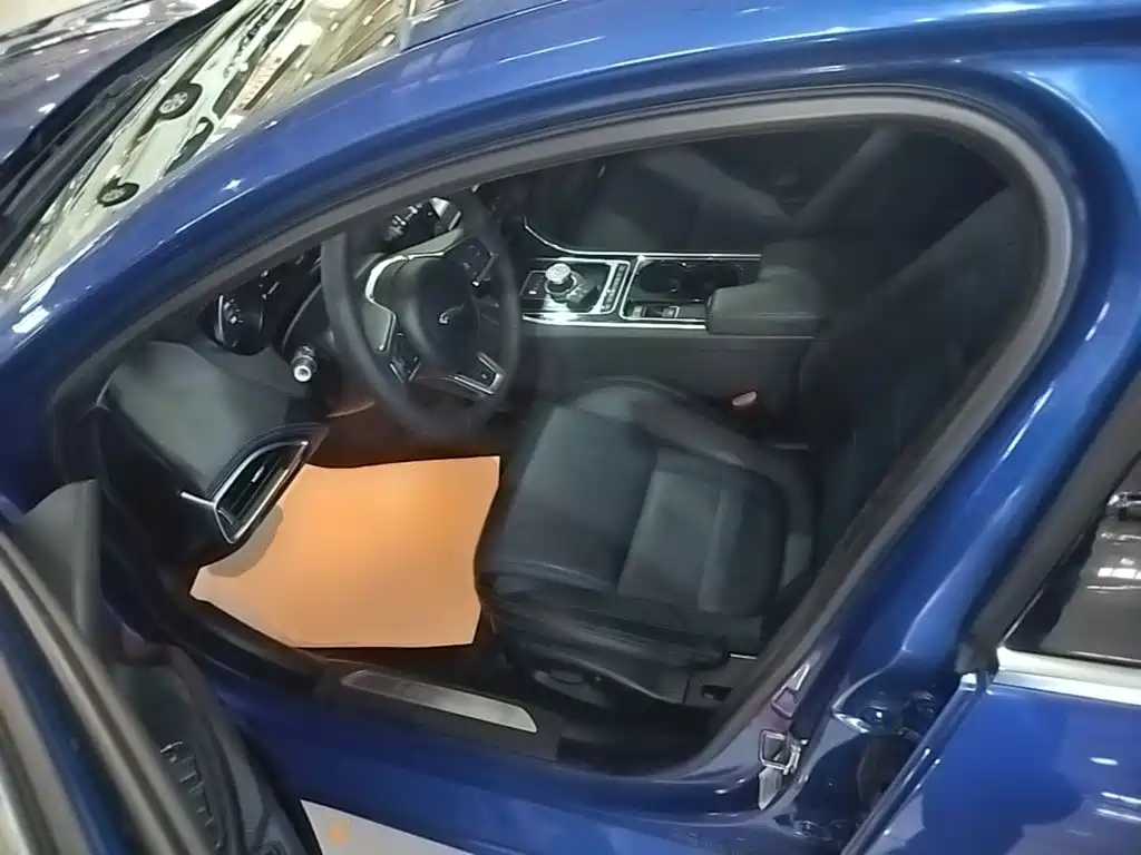 Jaguar XE — миниатюра 16