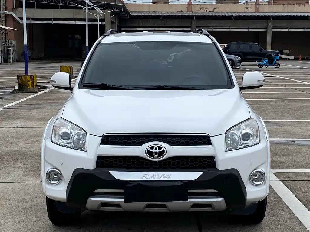 Toyota RAV4 2012 2.4L AT Luxury