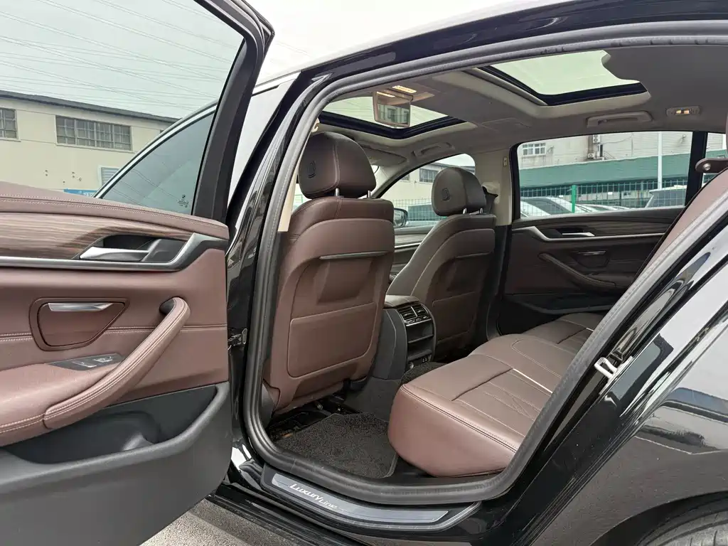 BMW 5 Series — миниатюра 4