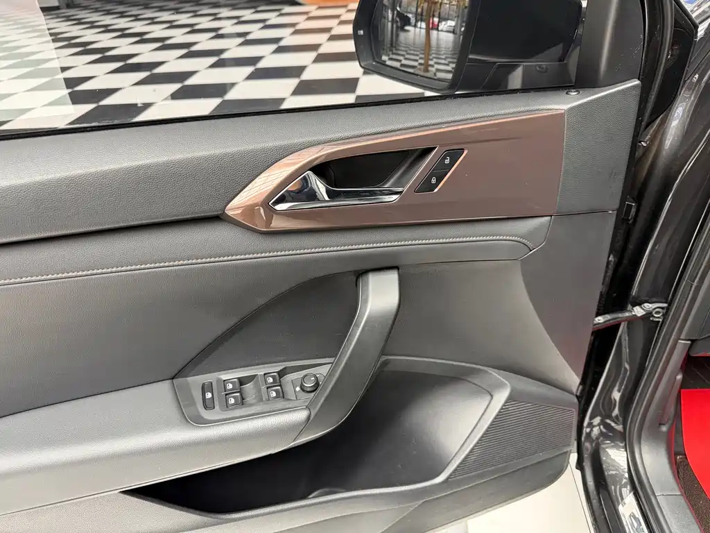 Volkswagen Tharu — миниатюра 6