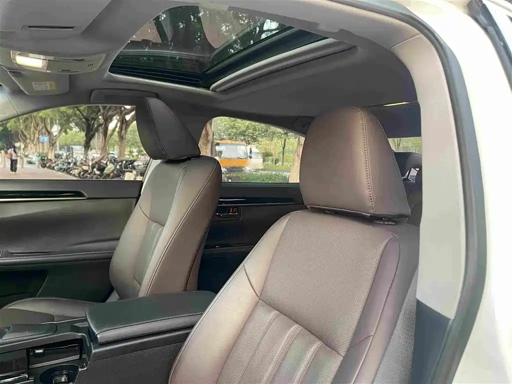 Lexus ES — миниатюра 9