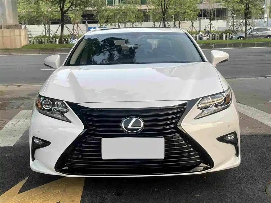 Lexus ES — миниатюра 2
