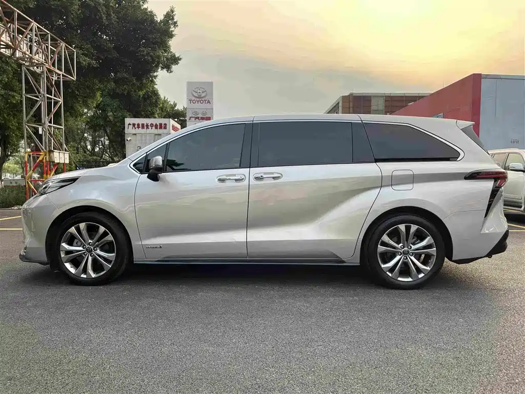 Toyota Sienna — миниатюра 4