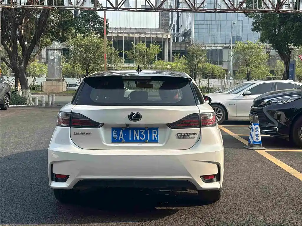 Lexus CT — миниатюра 4