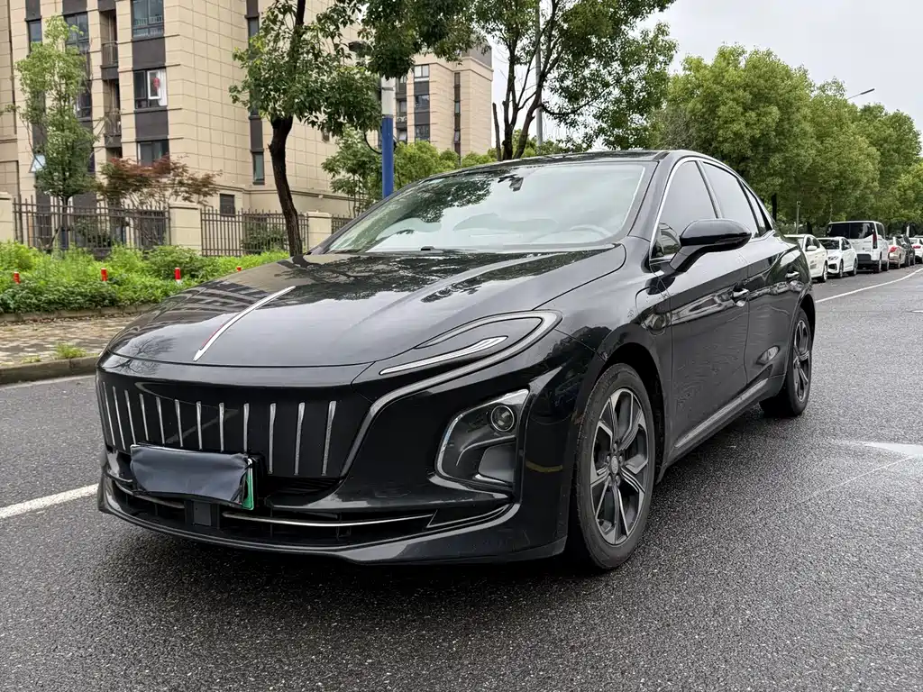 Hongqi E-QM5