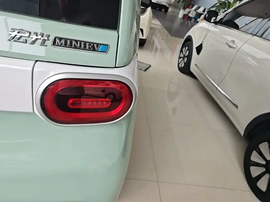 Wuling MINIEV — миниатюра 8